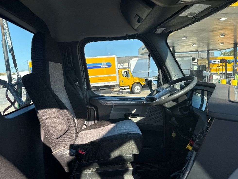 Day Cab Tractor-Heavy Duty Tractors-Freightliner-2020-T12664ST-Sturtevant-WI-249,901\n\t\tmiles-$ 60,500 - Image 14