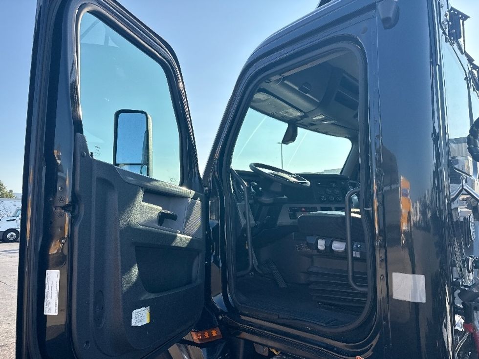 Day Cab Tractor-Heavy Duty Tractors-Freightliner-2020-T12664ST-Sturtevant-WI-249,901\n\t\tmiles-$ 60,500 - Image 9