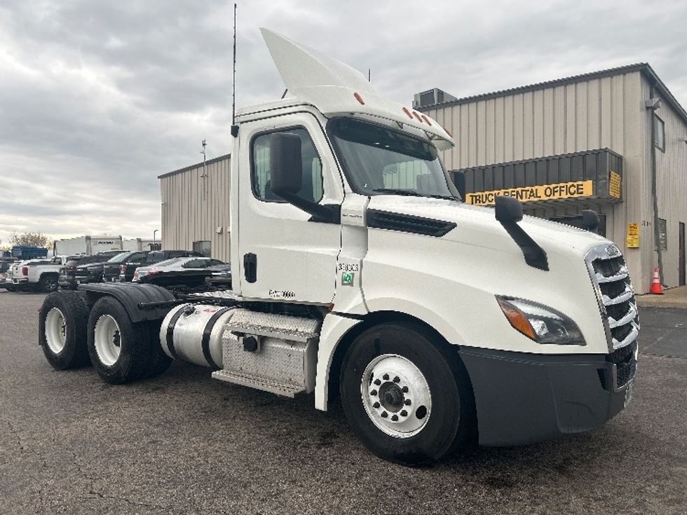 Day Cab Tractor-Heavy Duty Tractors-Freightliner-2020-T12664ST-Sturtevant-WI-272,181\n\t\tmiles-$ 57,000 - Image 1