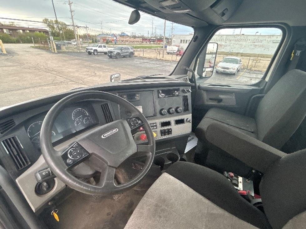 Day Cab Tractor-Heavy Duty Tractors-Freightliner-2020-T12664ST-Sturtevant-WI-272,181\n\t\tmiles-$ 57,000 - Image 10