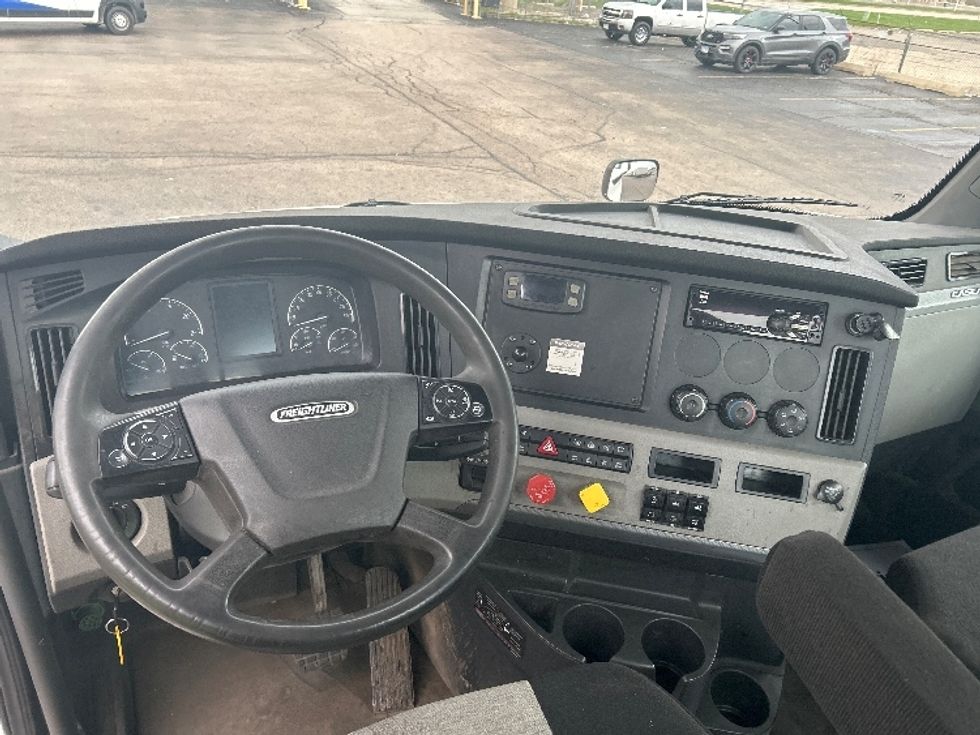 Day Cab Tractor-Heavy Duty Tractors-Freightliner-2020-T12664ST-Sturtevant-WI-272,181\n\t\tmiles-$ 57,000 - Image 11