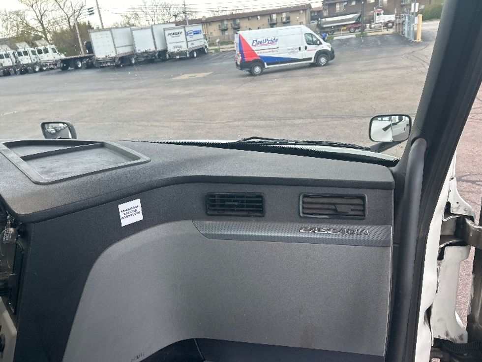 Day Cab Tractor-Heavy Duty Tractors-Freightliner-2020-T12664ST-Sturtevant-WI-272,181\n\t\tmiles-$ 57,000 - Image 13