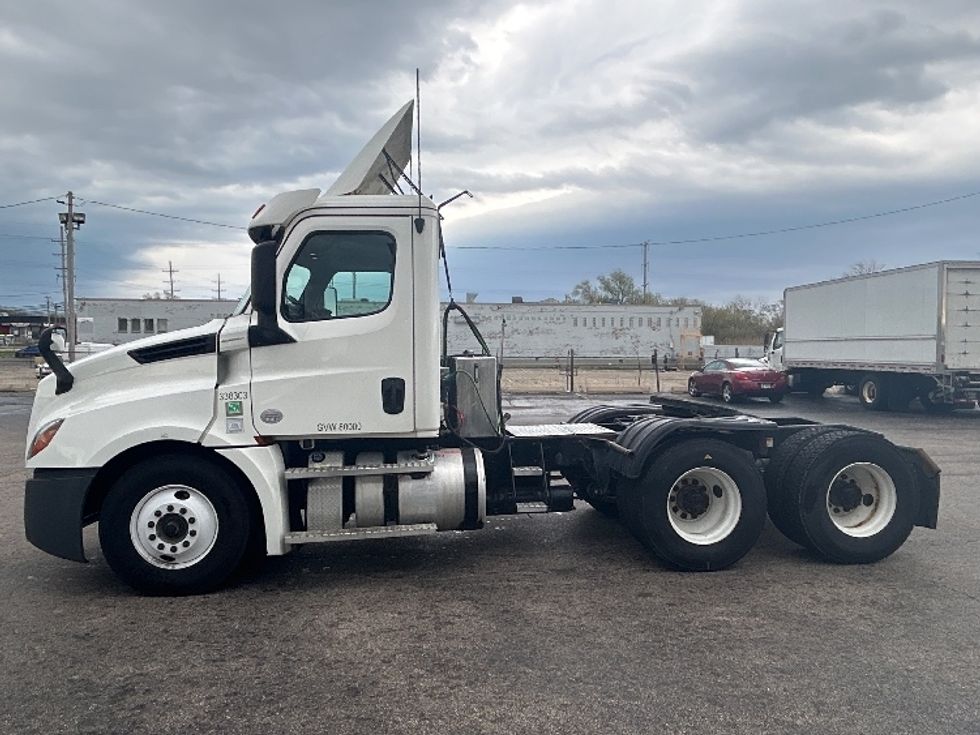 Day Cab Tractor-Heavy Duty Tractors-Freightliner-2020-T12664ST-Sturtevant-WI-272,181\n\t\tmiles-$ 57,000 - Image 4