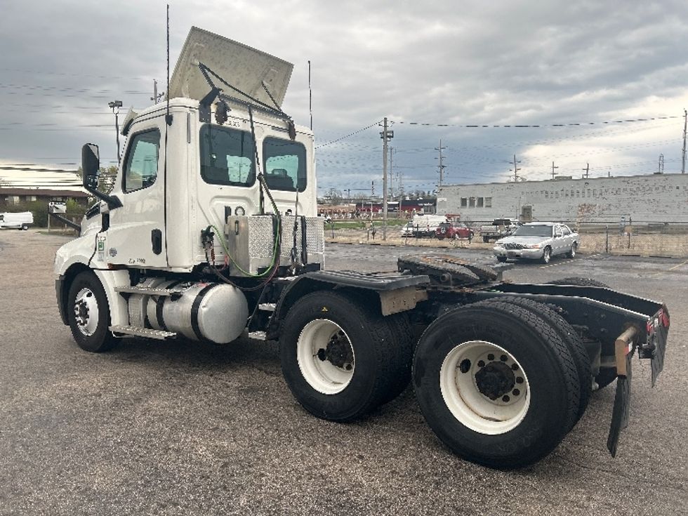 Day Cab Tractor-Heavy Duty Tractors-Freightliner-2020-T12664ST-Sturtevant-WI-272,181\n\t\tmiles-$ 57,000 - Image 5