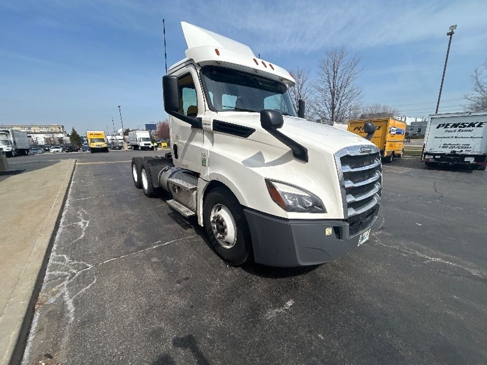 Day Cab Tractor-Heavy Duty Tractors-Freightliner-2020-T12664ST-Sturtevant-WI-309,164\n\t\tmiles-$ 53,500 - Image 1