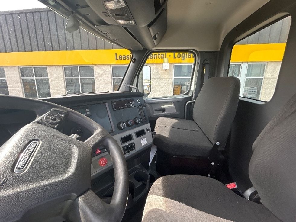 Day Cab Tractor-Heavy Duty Tractors-Freightliner-2020-T12664ST-Sturtevant-WI-309,164\n\t\tmiles-$ 53,500 - Image 10