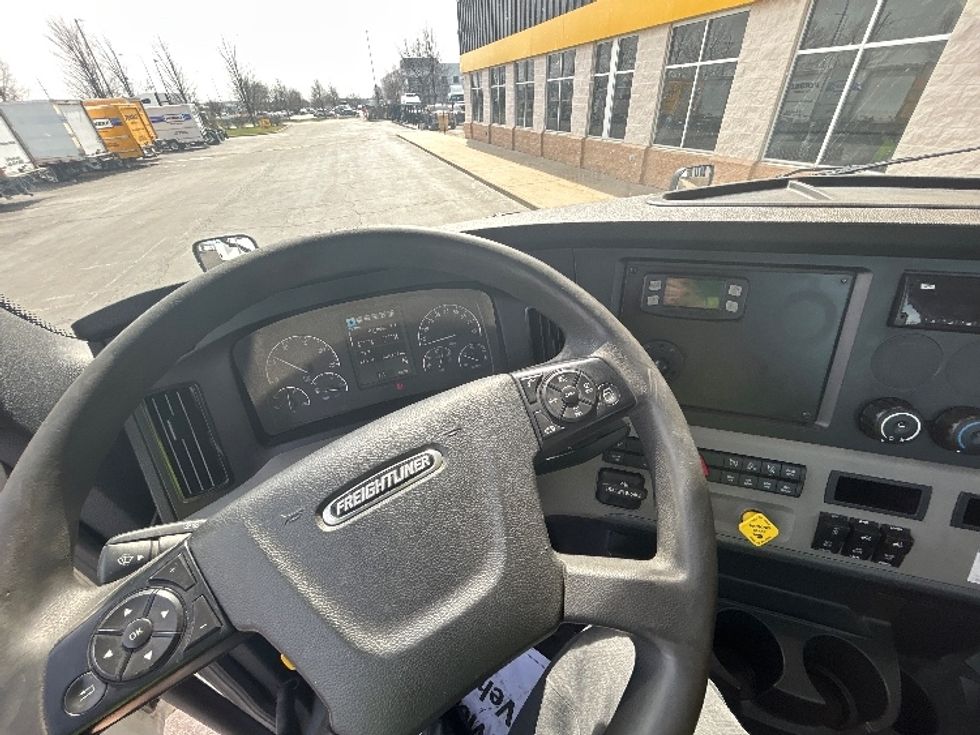 Day Cab Tractor-Heavy Duty Tractors-Freightliner-2020-T12664ST-Sturtevant-WI-309,164\n\t\tmiles-$ 53,500 - Image 11