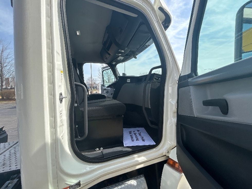 Day Cab Tractor-Heavy Duty Tractors-Freightliner-2020-T12664ST-Sturtevant-WI-309,164\n\t\tmiles-$ 53,500 - Image 12
