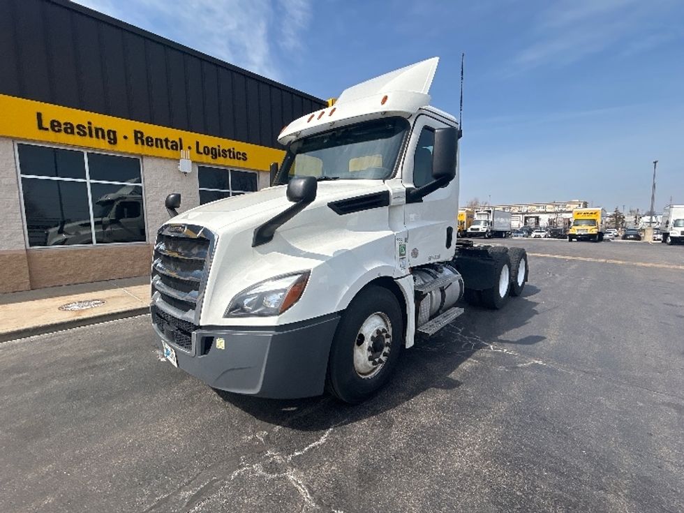 Day Cab Tractor-Heavy Duty Tractors-Freightliner-2020-T12664ST-Sturtevant-WI-309,164\n\t\tmiles-$ 53,500 - Image 3
