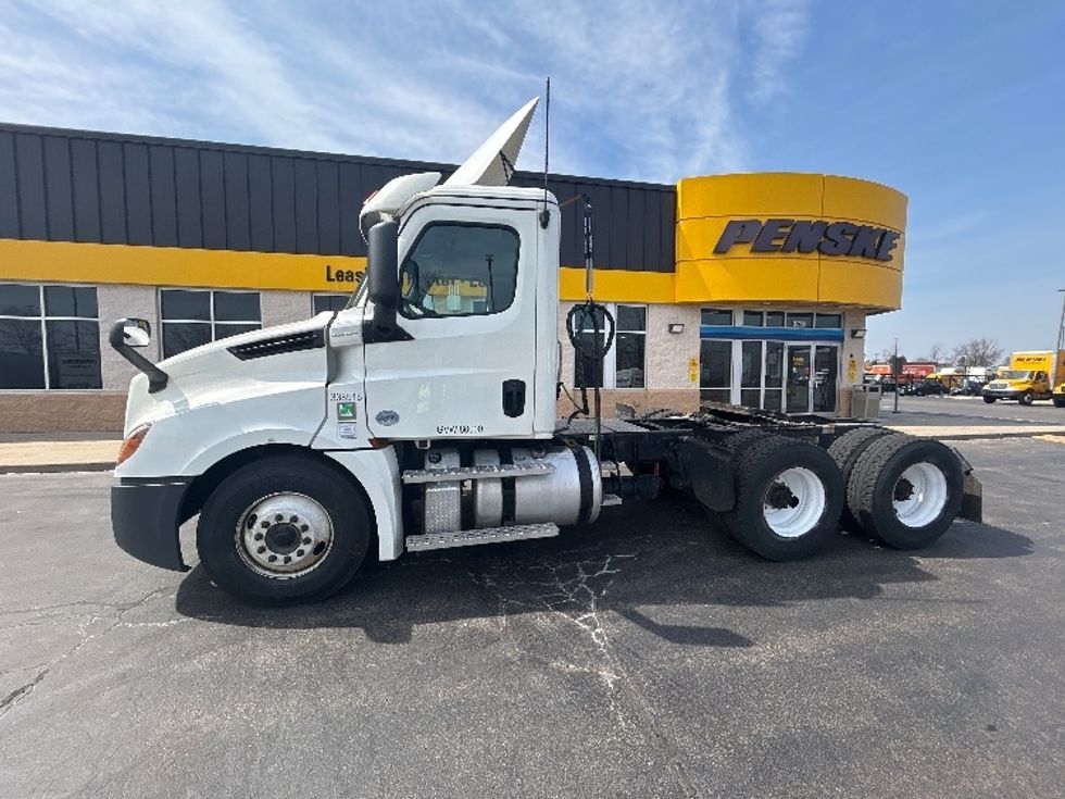 Day Cab Tractor-Heavy Duty Tractors-Freightliner-2020-T12664ST-Sturtevant-WI-309,164\n\t\tmiles-$ 53,500 - Image 4