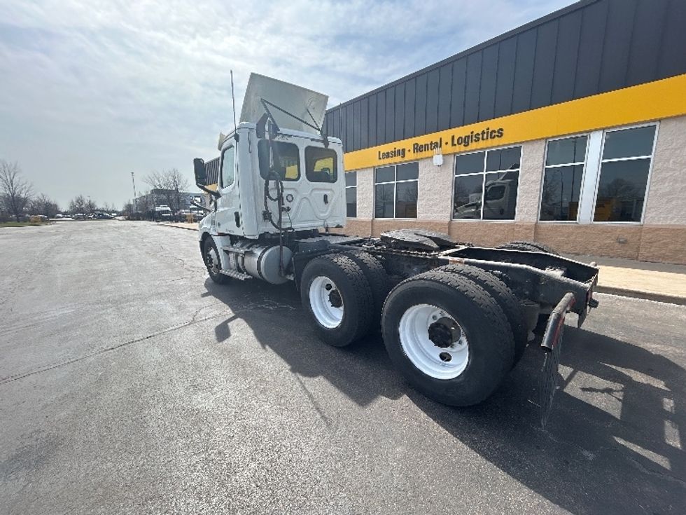 Day Cab Tractor-Heavy Duty Tractors-Freightliner-2020-T12664ST-Sturtevant-WI-309,164\n\t\tmiles-$ 53,500 - Image 5