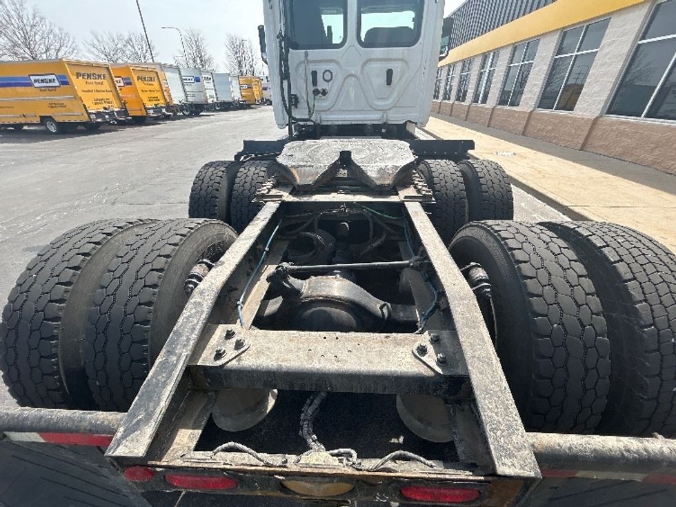 Day Cab Tractor-Heavy Duty Tractors-Freightliner-2020-T12664ST-Sturtevant-WI-309,164\n\t\tmiles-$ 53,500 - Image 6