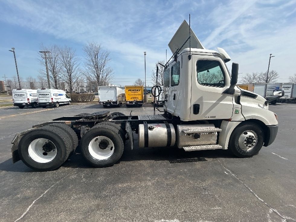 Day Cab Tractor-Heavy Duty Tractors-Freightliner-2020-T12664ST-Sturtevant-WI-309,164\n\t\tmiles-$ 53,500 - Image 8