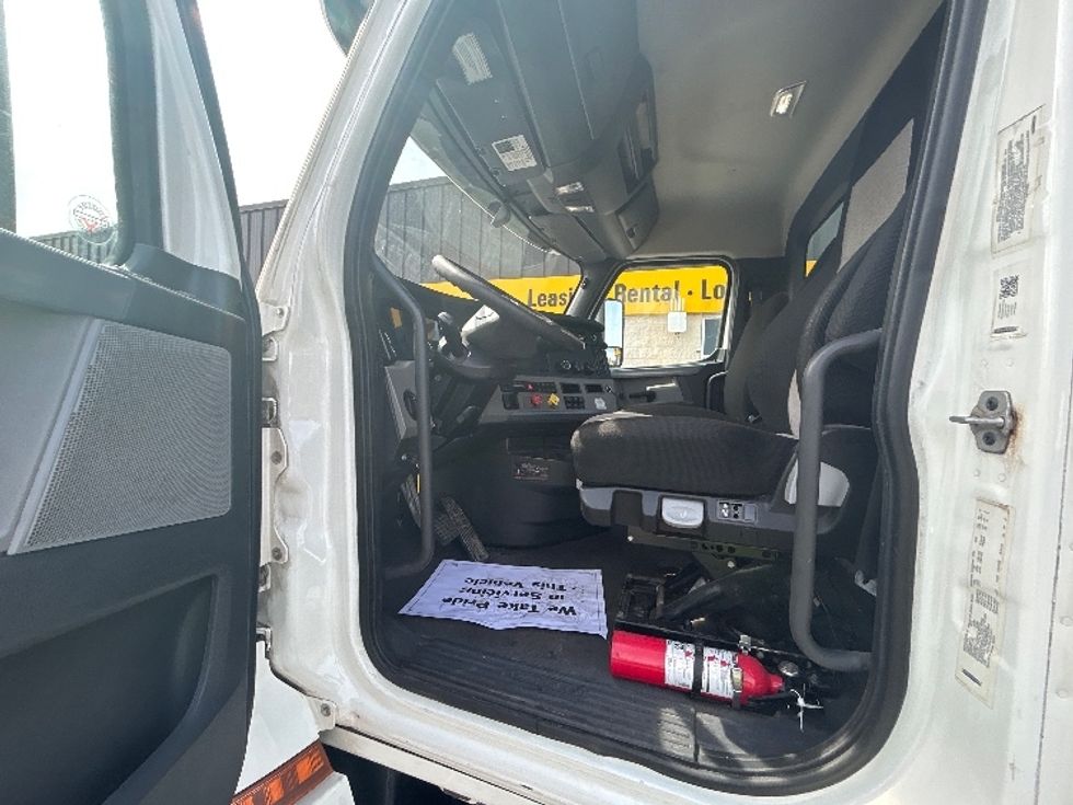 Day Cab Tractor-Heavy Duty Tractors-Freightliner-2020-T12664ST-Sturtevant-WI-309,164\n\t\tmiles-$ 53,500 - Image 9