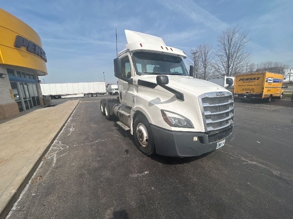 Day Cab Tractor-Heavy Duty Tractors-Freightliner-2020-T12664ST-Sturtevant-WI-311,434\n\t\tmiles-$ 53,250 - Image 1