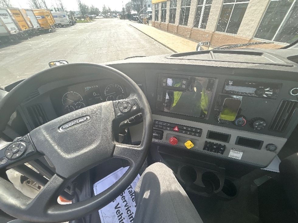 Day Cab Tractor-Heavy Duty Tractors-Freightliner-2020-T12664ST-Sturtevant-WI-311,434\n\t\tmiles-$ 53,250 - Image 11