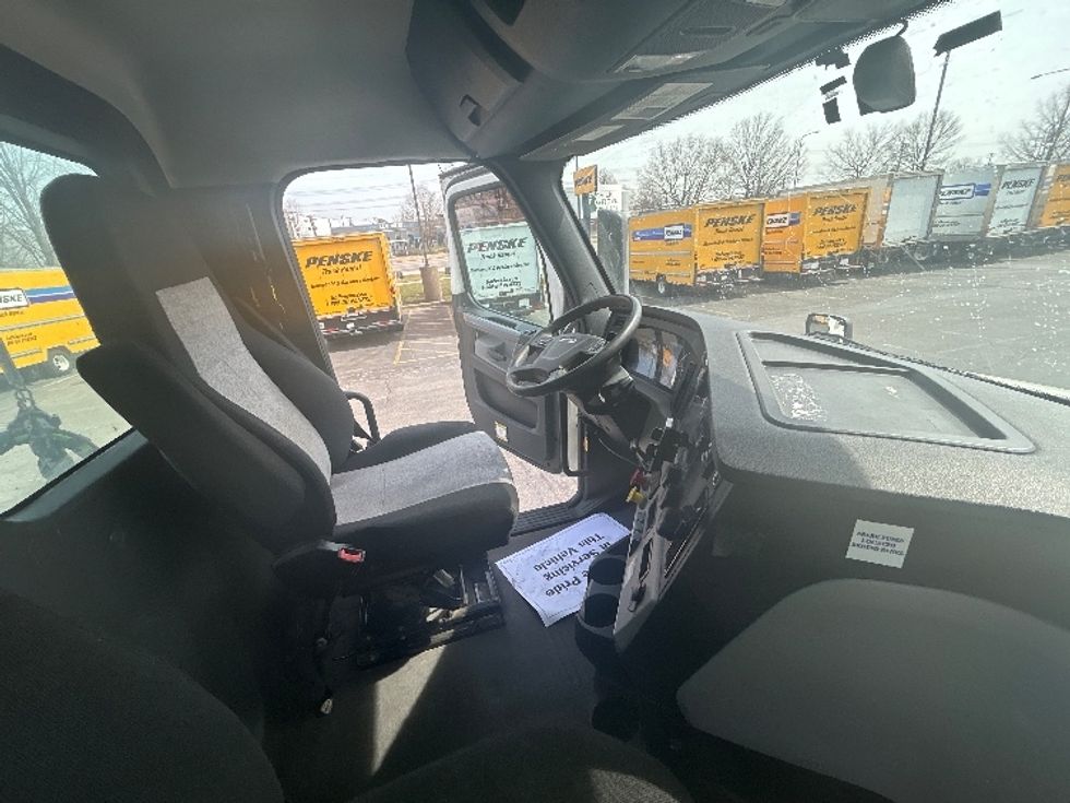 Day Cab Tractor-Heavy Duty Tractors-Freightliner-2020-T12664ST-Sturtevant-WI-311,434\n\t\tmiles-$ 53,250 - Image 14