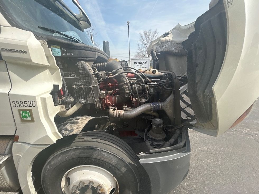 Day Cab Tractor-Heavy Duty Tractors-Freightliner-2020-T12664ST-Sturtevant-WI-311,434\n\t\tmiles-$ 53,250 - Image 15