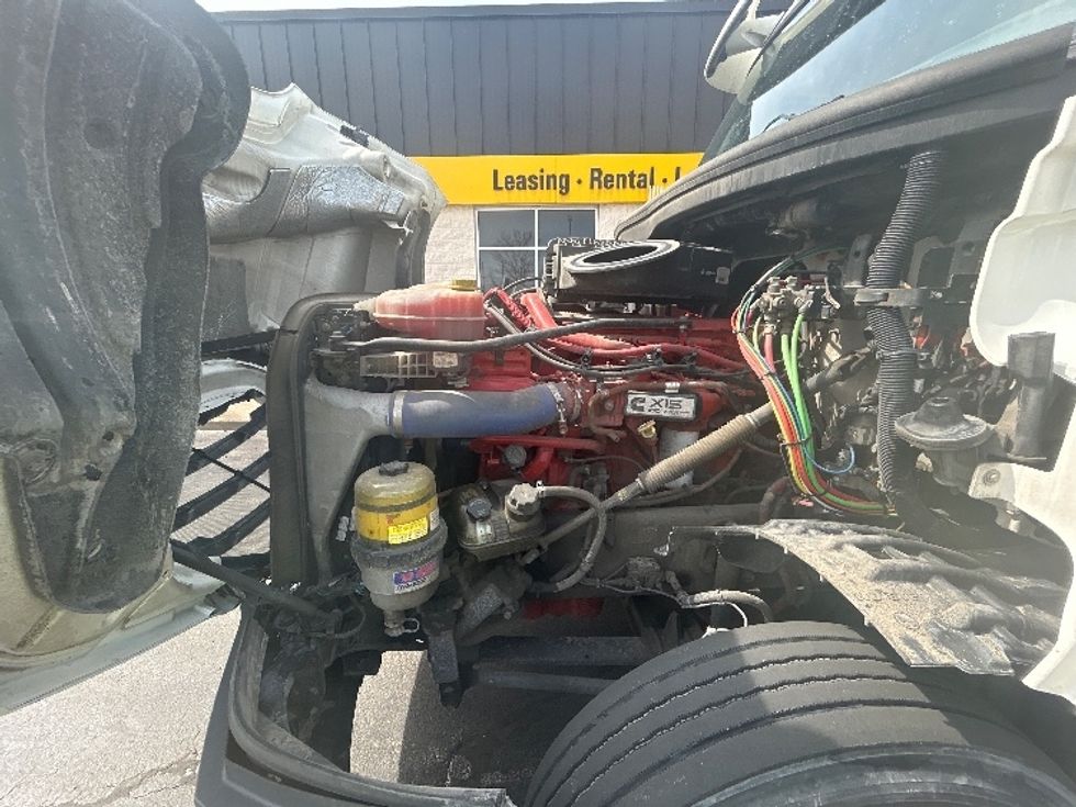 Day Cab Tractor-Heavy Duty Tractors-Freightliner-2020-T12664ST-Sturtevant-WI-311,434\n\t\tmiles-$ 53,250 - Image 16