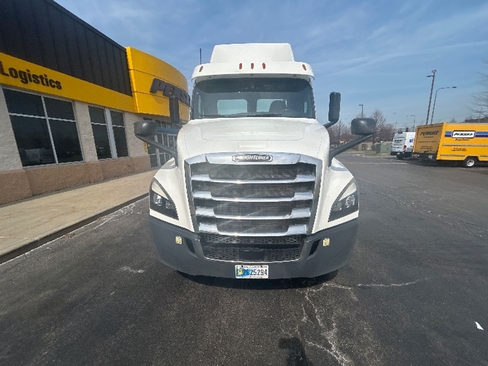 Day Cab Tractor-Heavy Duty Tractors-Freightliner-2020-T12664ST-Sturtevant-WI-311,434\n\t\tmiles-$ 53,250 - Image 2