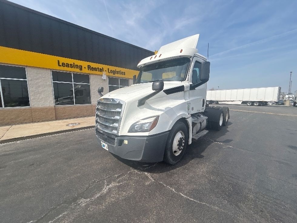 Day Cab Tractor-Heavy Duty Tractors-Freightliner-2020-T12664ST-Sturtevant-WI-311,434\n\t\tmiles-$ 53,250 - Image 3