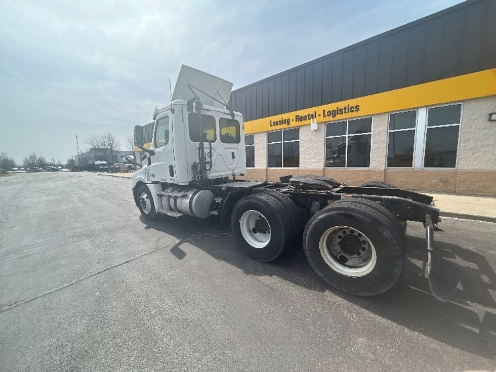 Day Cab Tractor-Heavy Duty Tractors-Freightliner-2020-T12664ST-Sturtevant-WI-311,434\n\t\tmiles-$ 53,250 - Image 5