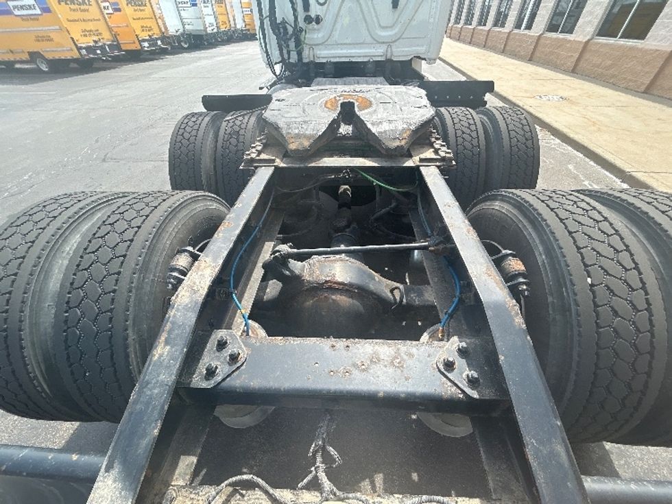 Day Cab Tractor-Heavy Duty Tractors-Freightliner-2020-T12664ST-Sturtevant-WI-311,434\n\t\tmiles-$ 53,250 - Image 6