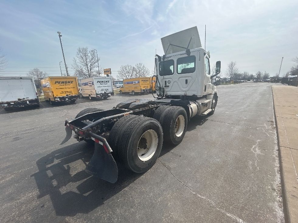 Day Cab Tractor-Heavy Duty Tractors-Freightliner-2020-T12664ST-Sturtevant-WI-311,434\n\t\tmiles-$ 53,250 - Image 7
