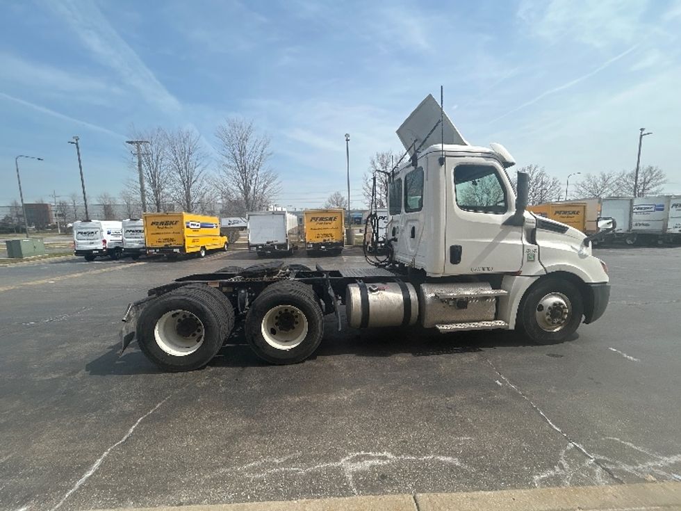 Day Cab Tractor-Heavy Duty Tractors-Freightliner-2020-T12664ST-Sturtevant-WI-311,434\n\t\tmiles-$ 53,250 - Image 8