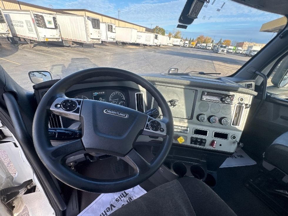 Day Cab Tractor-Heavy Duty Tractors-Freightliner-2020-T12664ST-Sturtevant-WI-388,166\n\t\tmiles-$ 52,000 - Image 10
