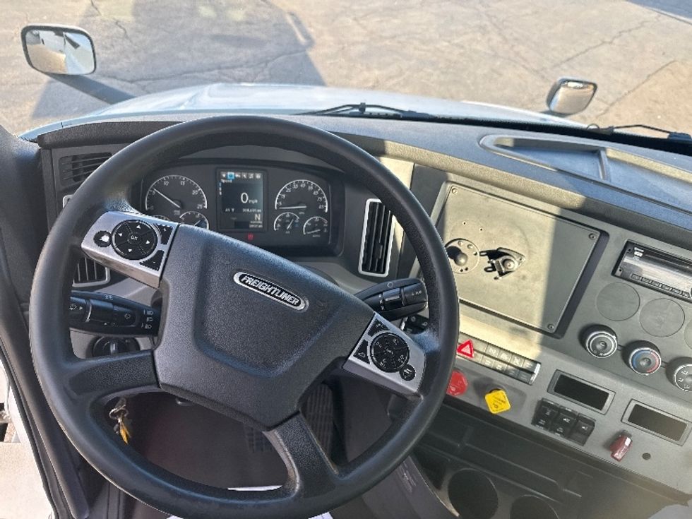Day Cab Tractor-Heavy Duty Tractors-Freightliner-2020-T12664ST-Sturtevant-WI-388,166\n\t\tmiles-$ 52,000 - Image 11