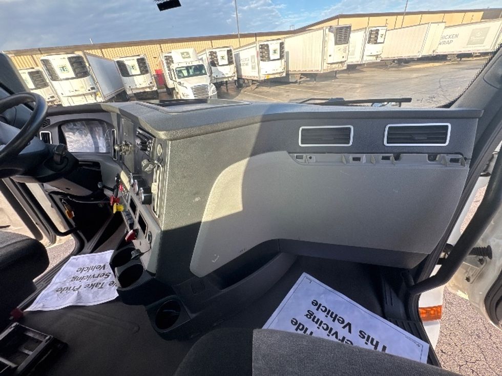 Day Cab Tractor-Heavy Duty Tractors-Freightliner-2020-T12664ST-Sturtevant-WI-388,166\n\t\tmiles-$ 52,000 - Image 13