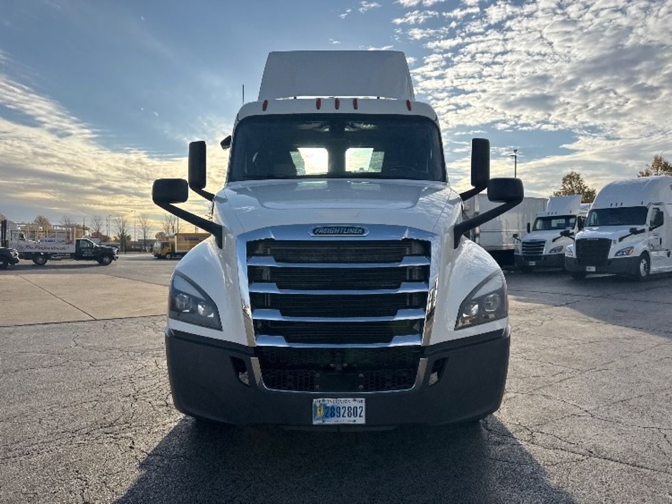 Day Cab Tractor-Heavy Duty Tractors-Freightliner-2020-T12664ST-Sturtevant-WI-388,166\n\t\tmiles-$ 52,000 - Image 2