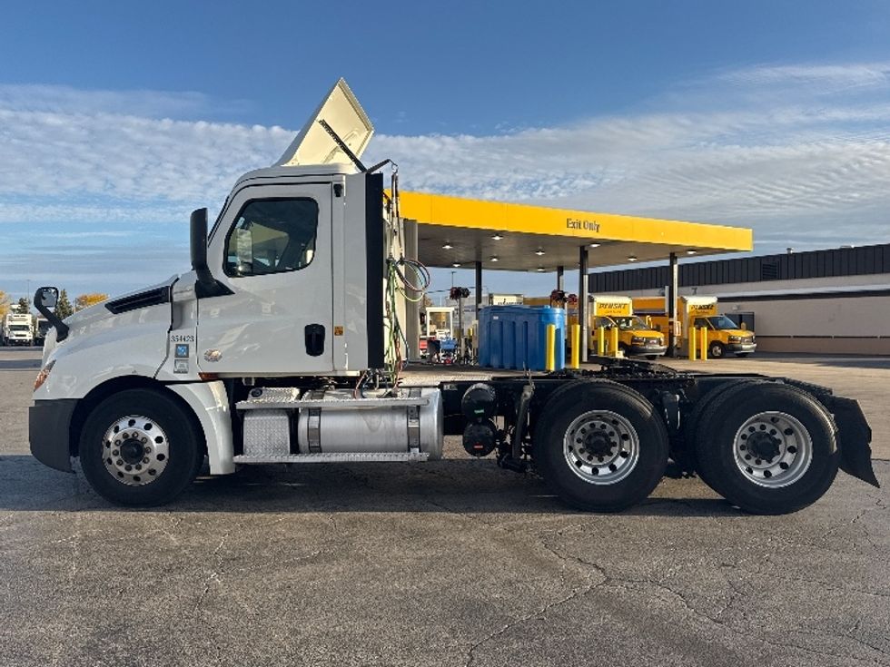 Day Cab Tractor-Heavy Duty Tractors-Freightliner-2020-T12664ST-Sturtevant-WI-388,166\n\t\tmiles-$ 52,000 - Image 8