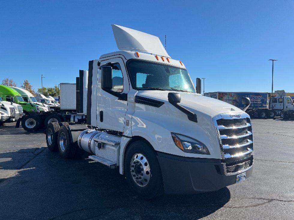 Day Cab Tractor-Heavy Duty Tractors-Freightliner-2020-T12664ST-Sturtevant-WI-470,215\n\t\tmiles-$ 46,000 - Image 1
