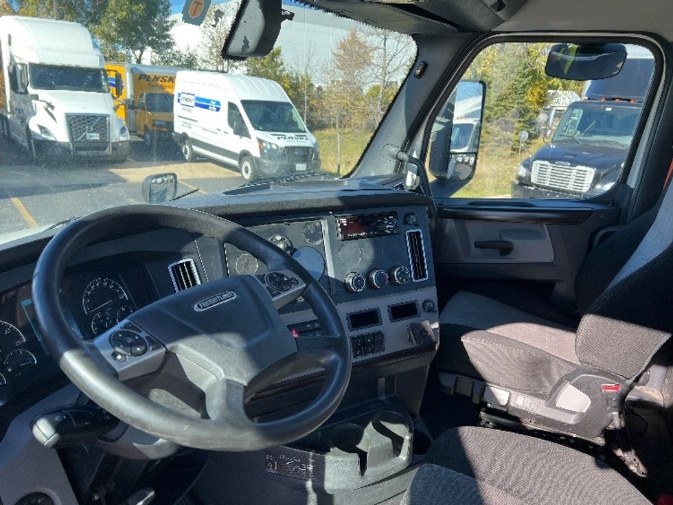Day Cab Tractor-Heavy Duty Tractors-Freightliner-2020-T12664ST-Sturtevant-WI-470,215\n\t\tmiles-$ 46,000 - Image 10