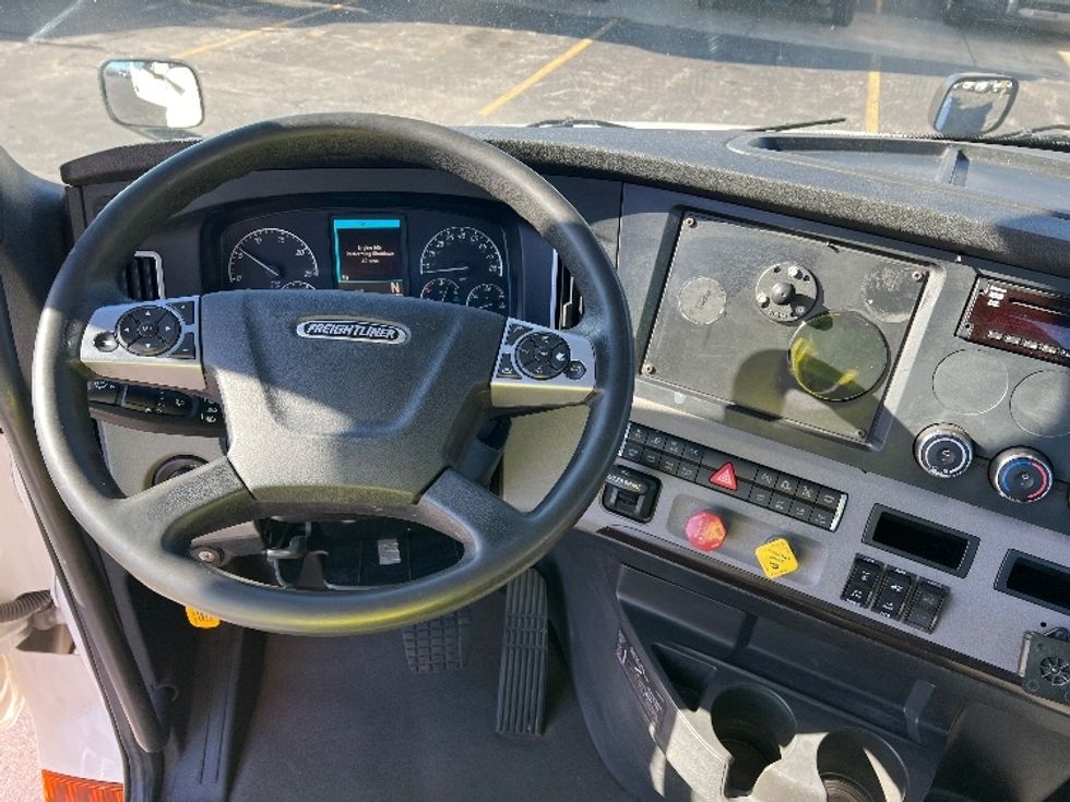 Day Cab Tractor-Heavy Duty Tractors-Freightliner-2020-T12664ST-Sturtevant-WI-470,215\n\t\tmiles-$ 46,000 - Image 11