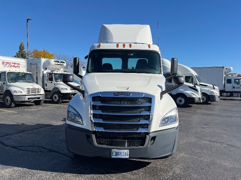 Day Cab Tractor-Heavy Duty Tractors-Freightliner-2020-T12664ST-Sturtevant-WI-470,215\n\t\tmiles-$ 46,000 - Image 2