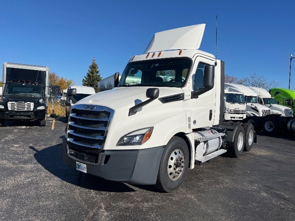 Day Cab Tractor-Heavy Duty Tractors-Freightliner-2020-T12664ST-Sturtevant-WI-470,215\n\t\tmiles-$ 46,000 - Image 3