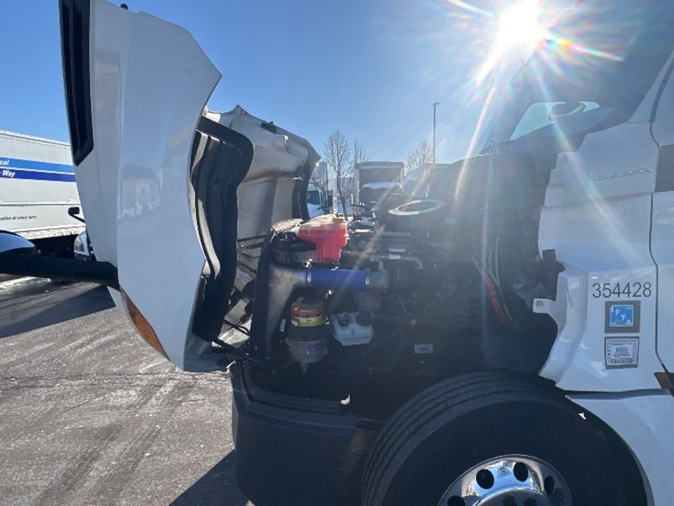 Day Cab Tractor-Heavy Duty Tractors-Freightliner-2020-T12664ST-Sturtevant-WI-623,646\n\t\tmiles-$ 33,000 - Image 15