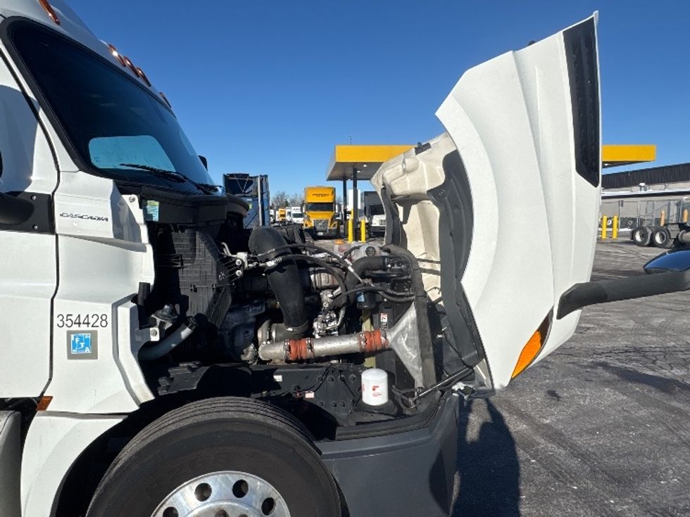 Day Cab Tractor-Heavy Duty Tractors-Freightliner-2020-T12664ST-Sturtevant-WI-623,646\n\t\tmiles-$ 33,000 - Image 16