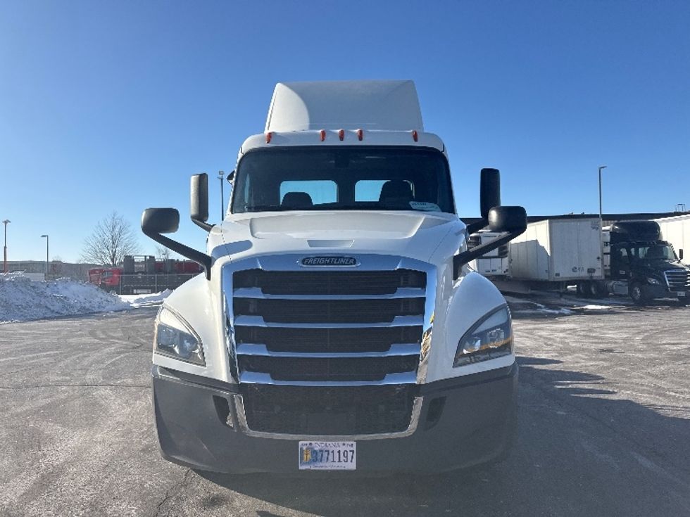 Day Cab Tractor-Heavy Duty Tractors-Freightliner-2020-T12664ST-Sturtevant-WI-623,646\n\t\tmiles-$ 33,000 - Image 2