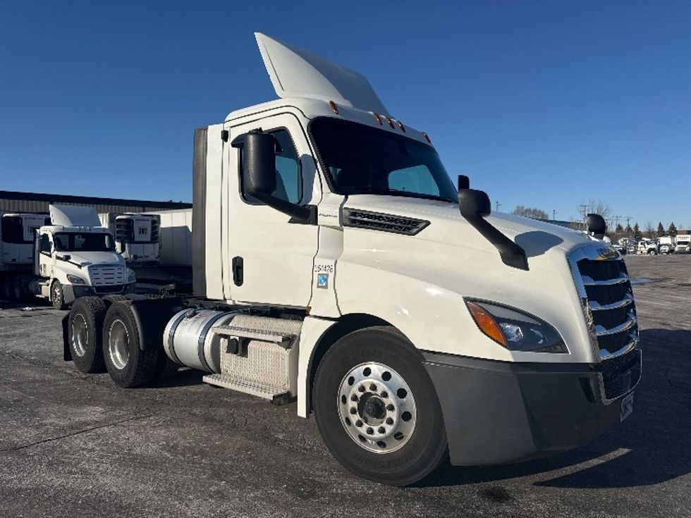 Day Cab Tractor-Heavy Duty Tractors-Freightliner-2020-T12664ST-Sturtevant-WI-623,646\n\t\tmiles-$ 33,000 - Image 3
