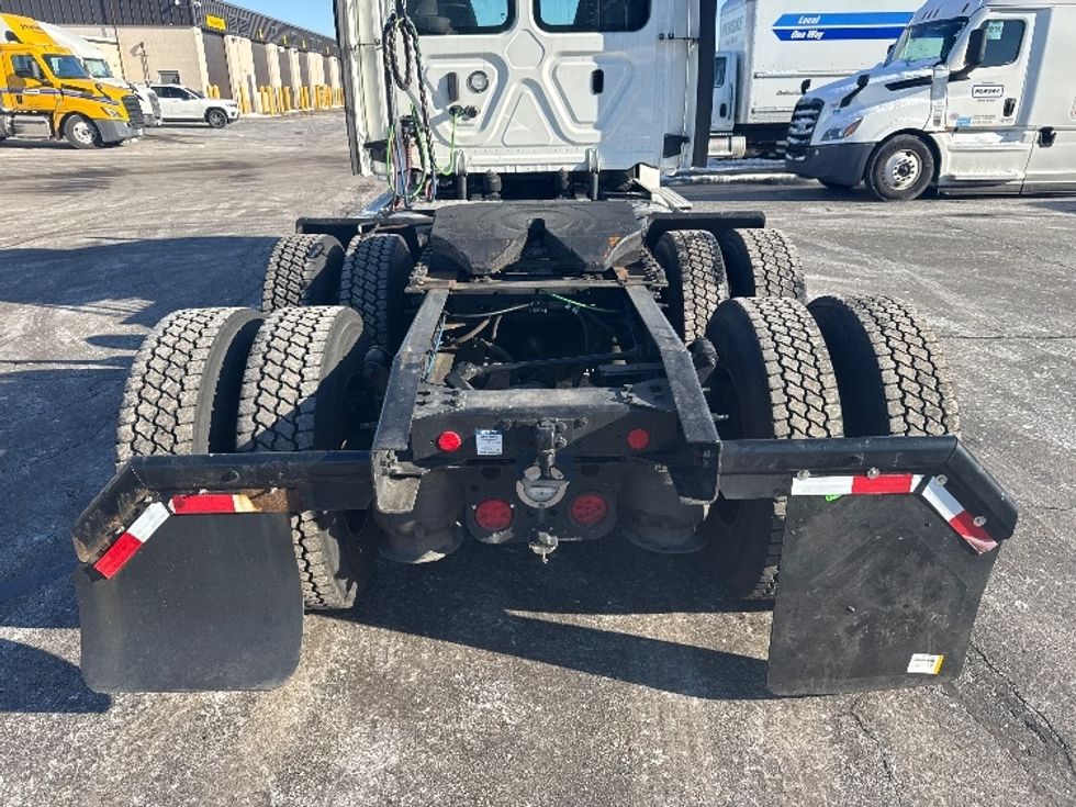 Day Cab Tractor-Heavy Duty Tractors-Freightliner-2020-T12664ST-Sturtevant-WI-623,646\n\t\tmiles-$ 33,000 - Image 6