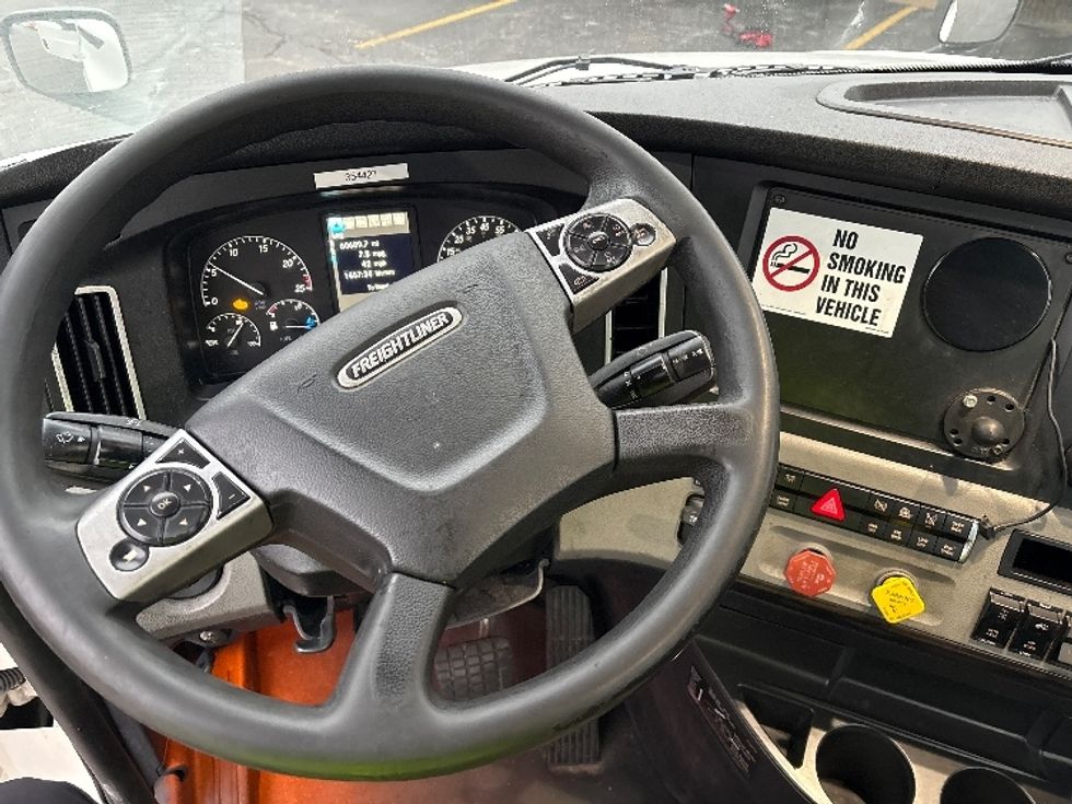 Day Cab Tractor-Heavy Duty Tractors-Freightliner-2020-T12664ST-Sturtevant-WI-634,585\n\t\tmiles-$ 32,000 - Image 11