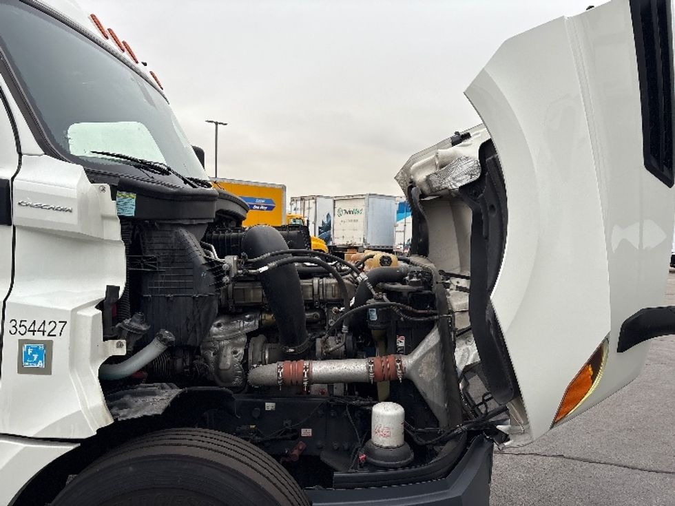 Day Cab Tractor-Heavy Duty Tractors-Freightliner-2020-T12664ST-Sturtevant-WI-634,585\n\t\tmiles-$ 32,000 - Image 15