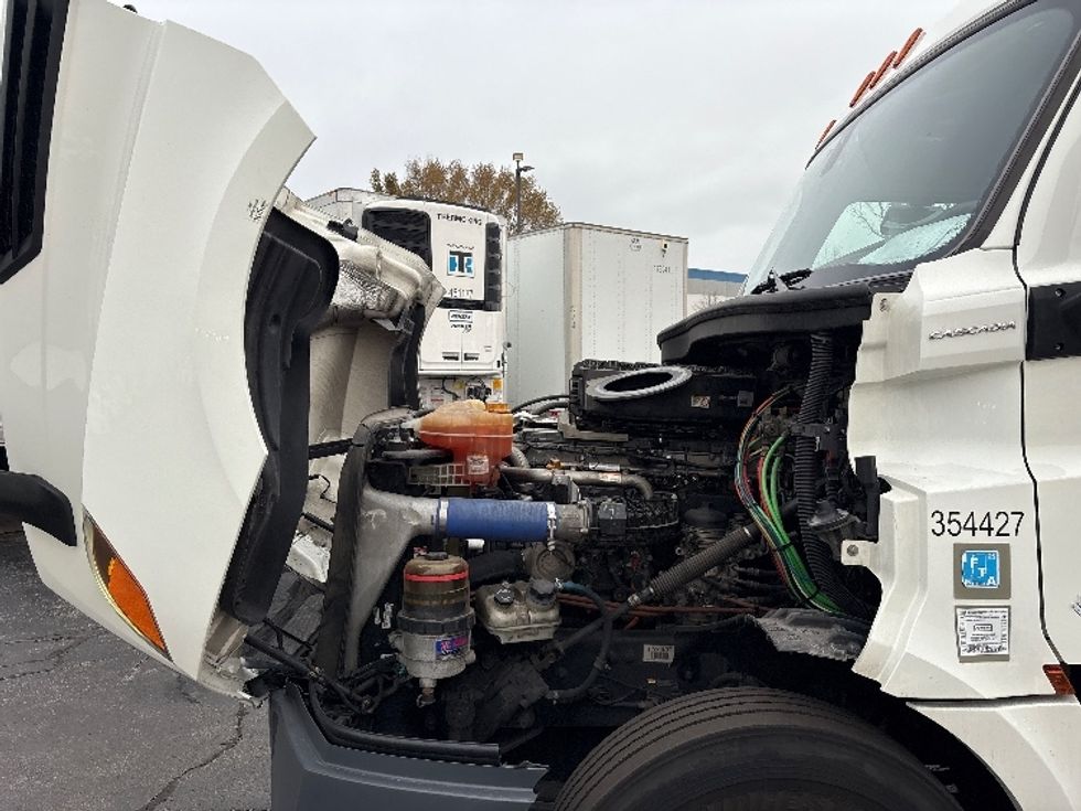 Day Cab Tractor-Heavy Duty Tractors-Freightliner-2020-T12664ST-Sturtevant-WI-634,585\n\t\tmiles-$ 32,000 - Image 16