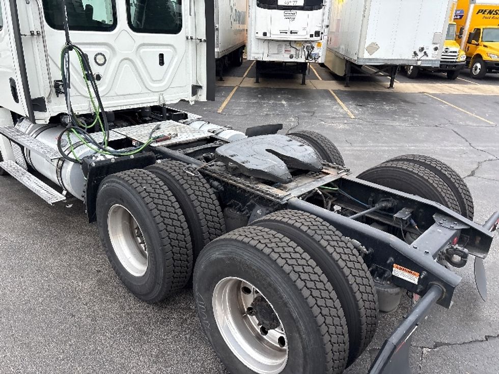 Day Cab Tractor-Heavy Duty Tractors-Freightliner-2020-T12664ST-Sturtevant-WI-634,585\n\t\tmiles-$ 32,000 - Image 17