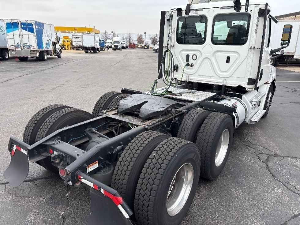 Day Cab Tractor-Heavy Duty Tractors-Freightliner-2020-T12664ST-Sturtevant-WI-634,585\n\t\tmiles-$ 32,000 - Image 18