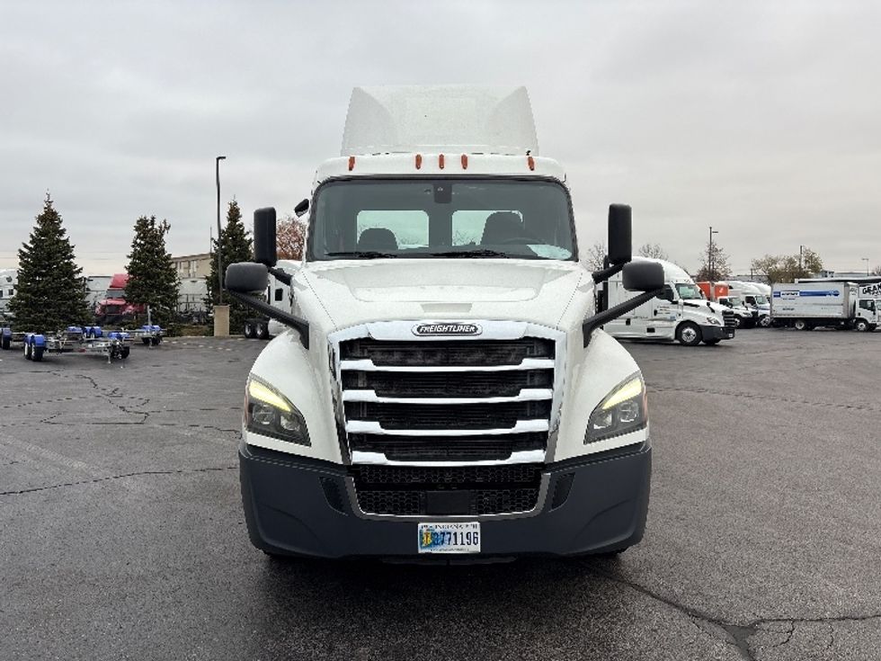 Day Cab Tractor-Heavy Duty Tractors-Freightliner-2020-T12664ST-Sturtevant-WI-634,585\n\t\tmiles-$ 32,000 - Image 2